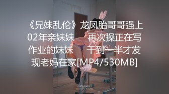 美甲店里的4P激情，全程露脸美女顾客的极致性体验，口交大一起让两大哥吃奶玩逼，各种轮草抽插淫声荡语刺激