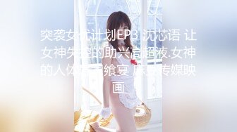 网约骚女激情4P，一男三女镜头前的淫荡，沙发上揉奶玩逼，轮草三女激情抽插，淫声荡语不断，精彩刺激别错过